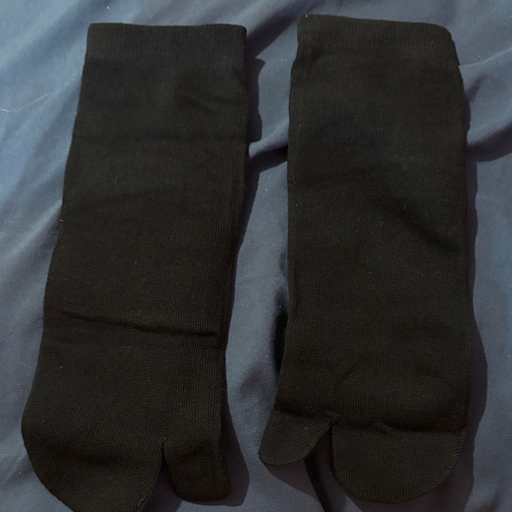 Black Tabi Socks